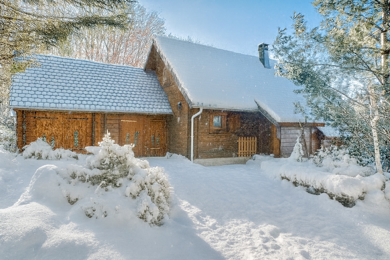Le chalet sous la neige